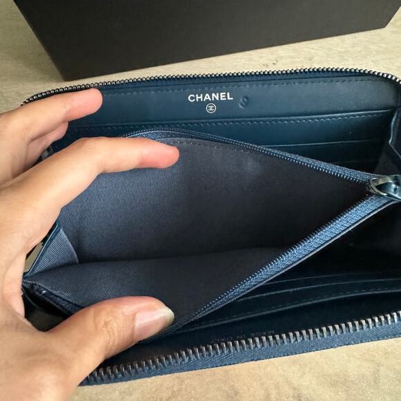 EUC Chanel Zip Around Caviar Blue Leather Wallet Aged Silver HW - Picture 13 of 13